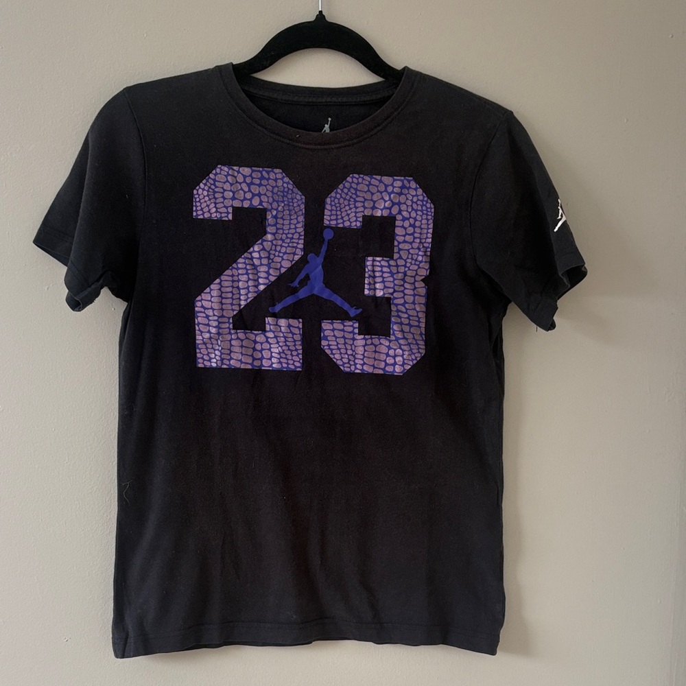 🛍️3/20$ Jordan Black and Purple Short Sleeve Tee